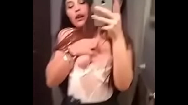 Mejores amigas se dan amor